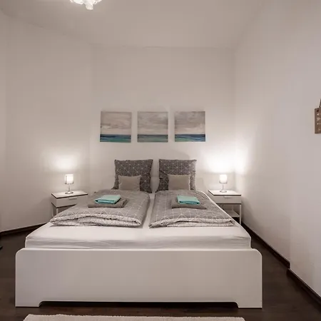 Grosse Altstadtwohnung Im Zentrum Mit Balkon - Super Lage * Magdeburg