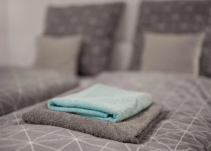 Grosse Altstadtwohnung Im Zentrum Mit Balkon - Super Lage